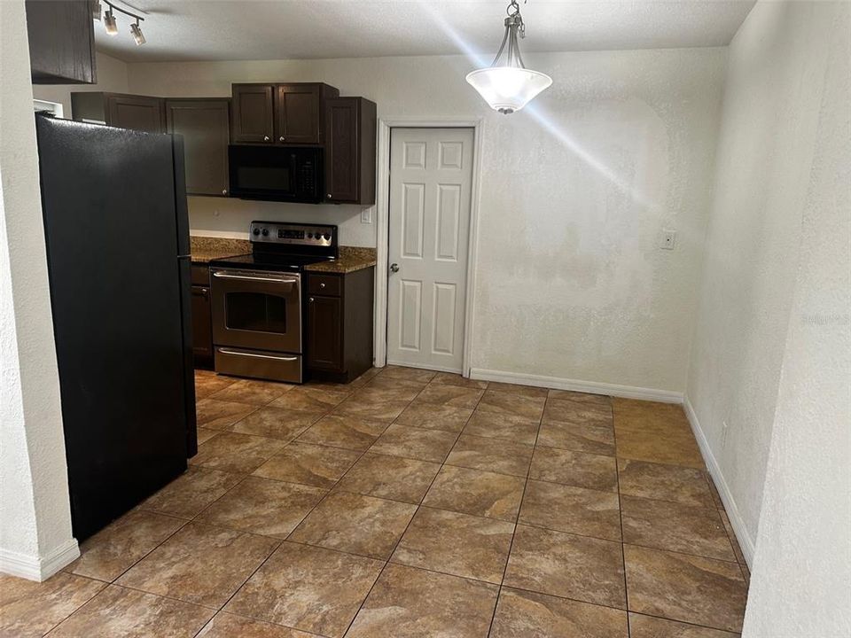 待售: $325,000 (3 贝兹, 2 浴室, 1288 平方英尺)