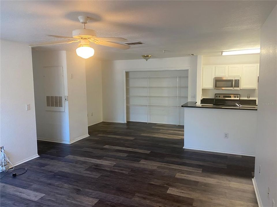 For Sale: $240,000 (4 beds, 3 baths, 1367 Square Feet)