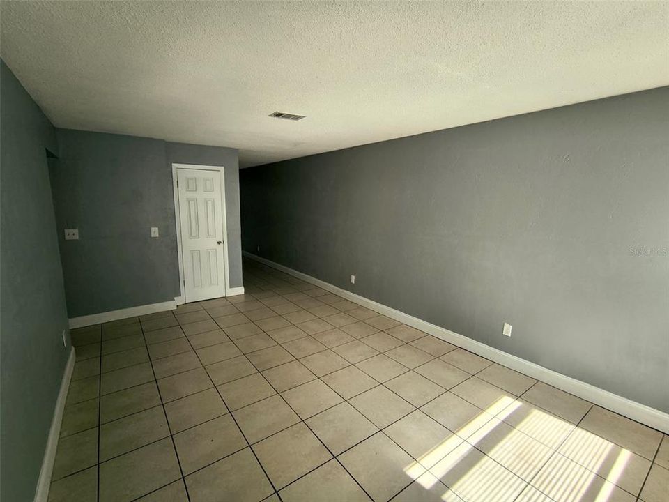 出租: $1,300 (2 贝兹, 1 浴室, 1100 平方英尺)