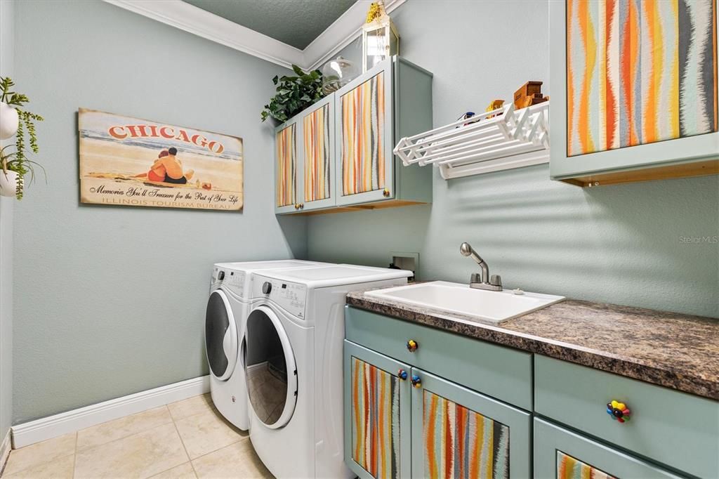 Active With Contract: $569,000 (3 beds, 2 baths, 2037 Square Feet)