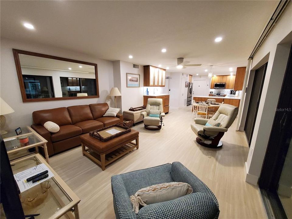 В аренду: $4,950 (2 спален, 2 ванн, 1040 Квадратных фут)