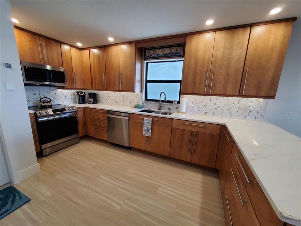 В аренду: $4,950 (2 спален, 2 ванн, 1040 Квадратных фут)