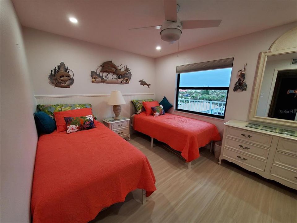 В аренду: $4,950 (2 спален, 2 ванн, 1040 Квадратных фут)