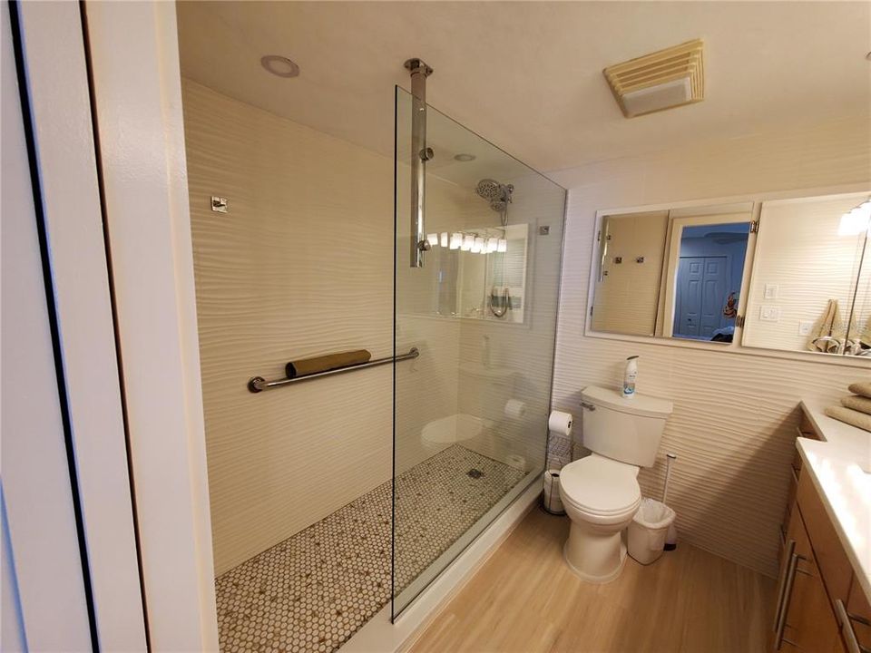 В аренду: $4,950 (2 спален, 2 ванн, 1040 Квадратных фут)