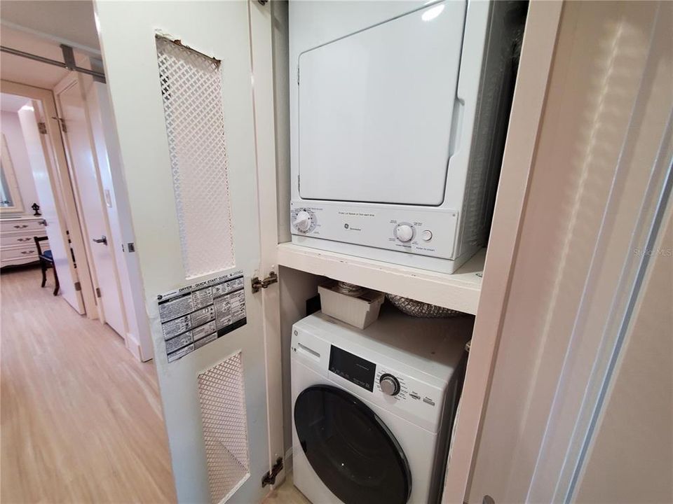 В аренду: $4,950 (2 спален, 2 ванн, 1040 Квадратных фут)
