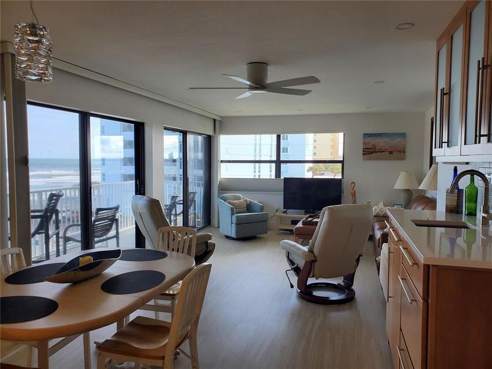 В аренду: $4,950 (2 спален, 2 ванн, 1040 Квадратных фут)