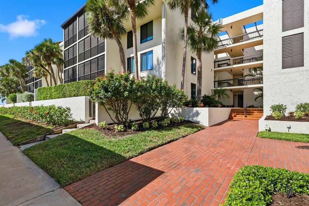 На продажу: $495,000 (2 спален, 2 ванн, 933 Квадратных фут)