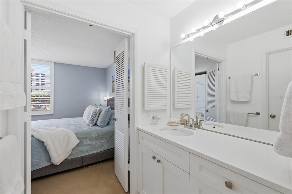 На продажу: $495,000 (2 спален, 2 ванн, 933 Квадратных фут)