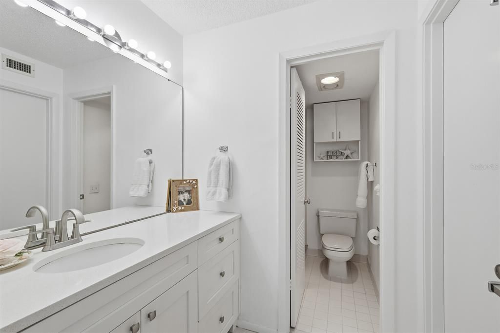 На продажу: $495,000 (2 спален, 2 ванн, 933 Квадратных фут)