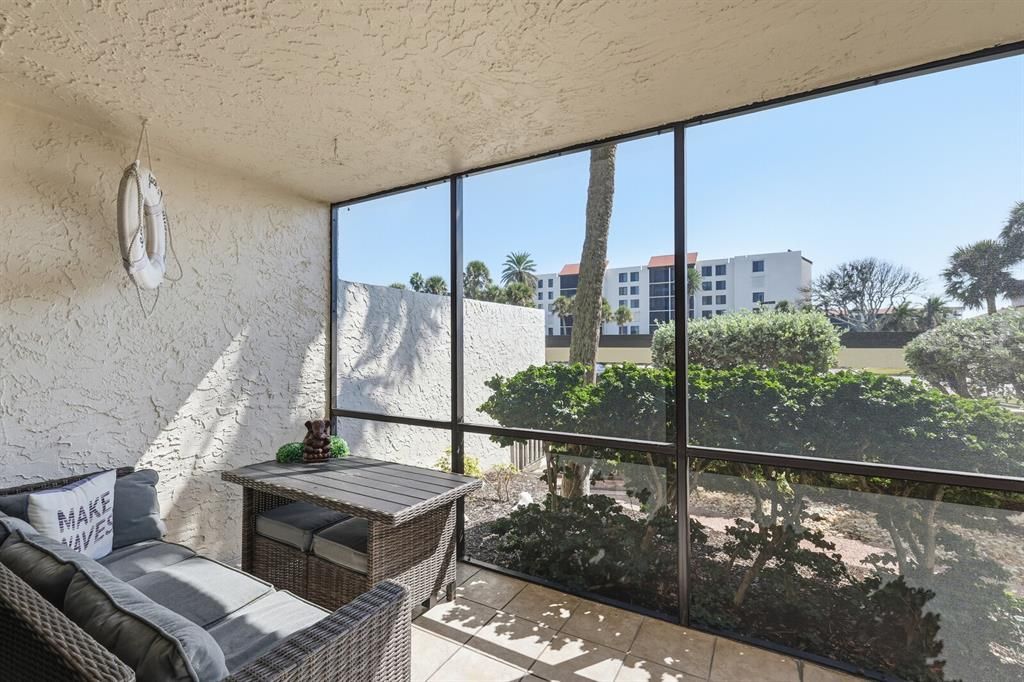 На продажу: $495,000 (2 спален, 2 ванн, 933 Квадратных фут)