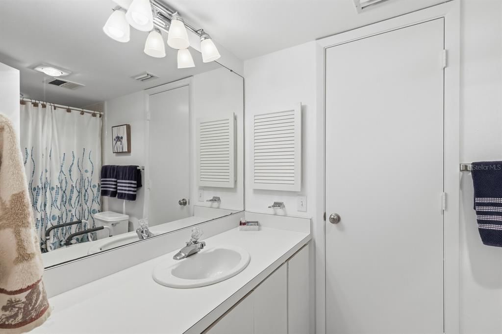 На продажу: $495,000 (2 спален, 2 ванн, 933 Квадратных фут)