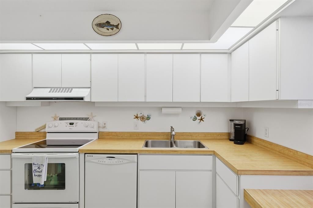 На продажу: $495,000 (2 спален, 2 ванн, 933 Квадратных фут)