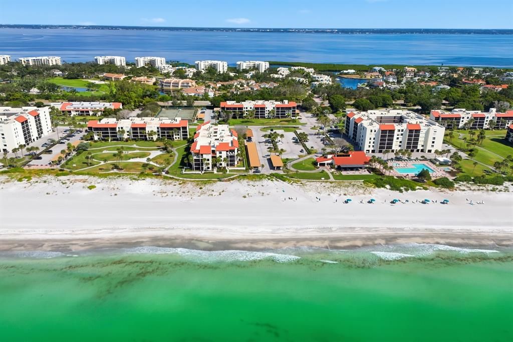 На продажу: $495,000 (2 спален, 2 ванн, 933 Квадратных фут)