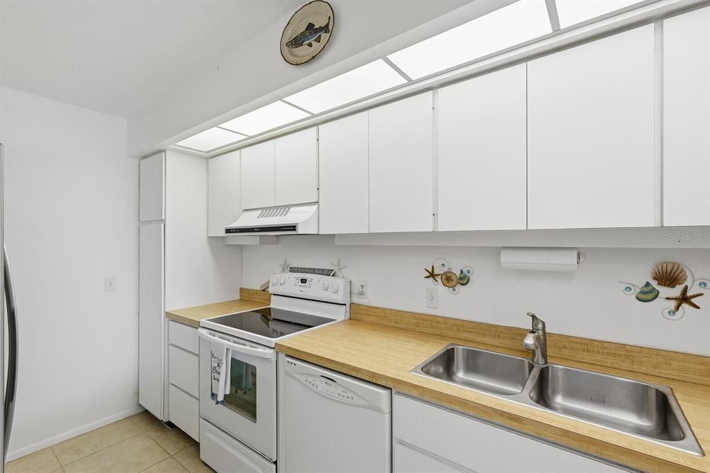 На продажу: $495,000 (2 спален, 2 ванн, 933 Квадратных фут)