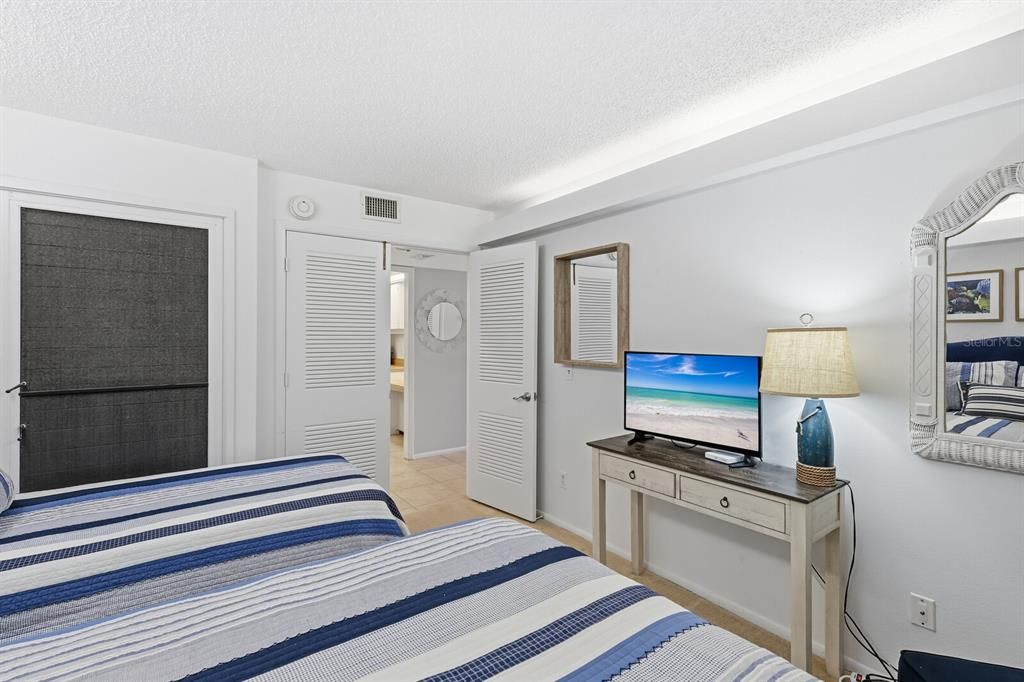 На продажу: $495,000 (2 спален, 2 ванн, 933 Квадратных фут)