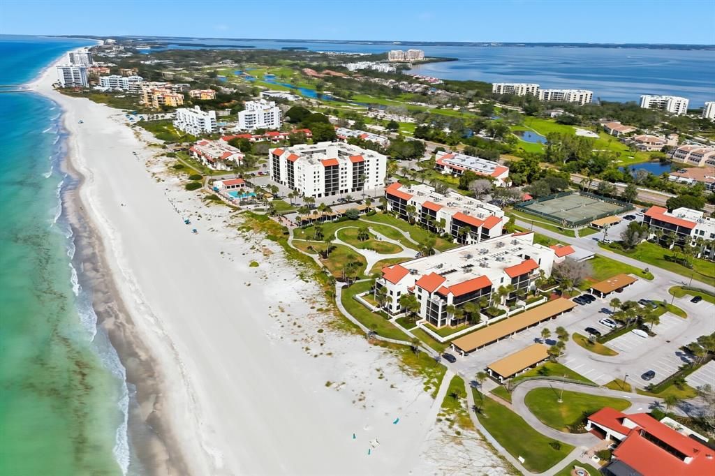 На продажу: $495,000 (2 спален, 2 ванн, 933 Квадратных фут)