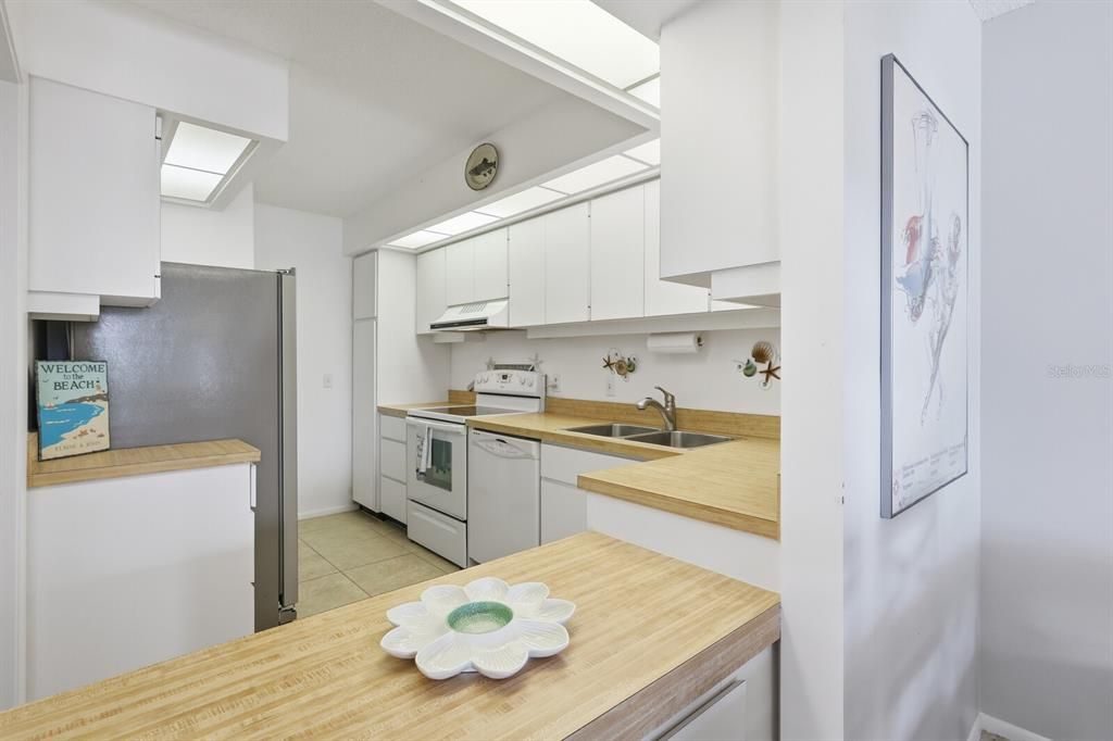 На продажу: $495,000 (2 спален, 2 ванн, 933 Квадратных фут)