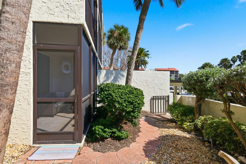 На продажу: $495,000 (2 спален, 2 ванн, 933 Квадратных фут)