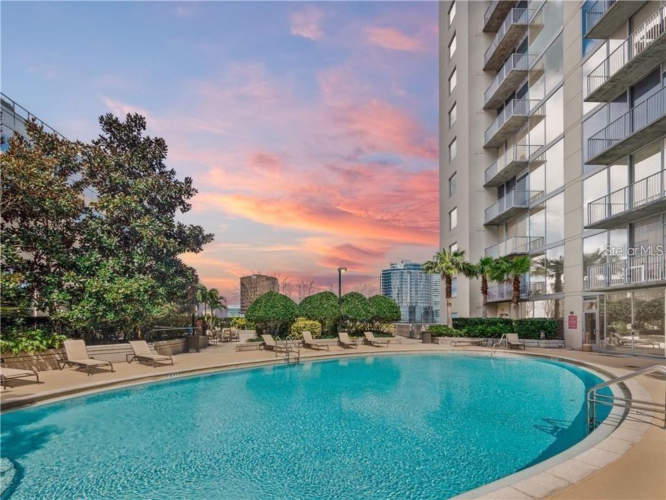 待售: $279,000 (1 贝兹, 1 浴室, 715 平方英尺)