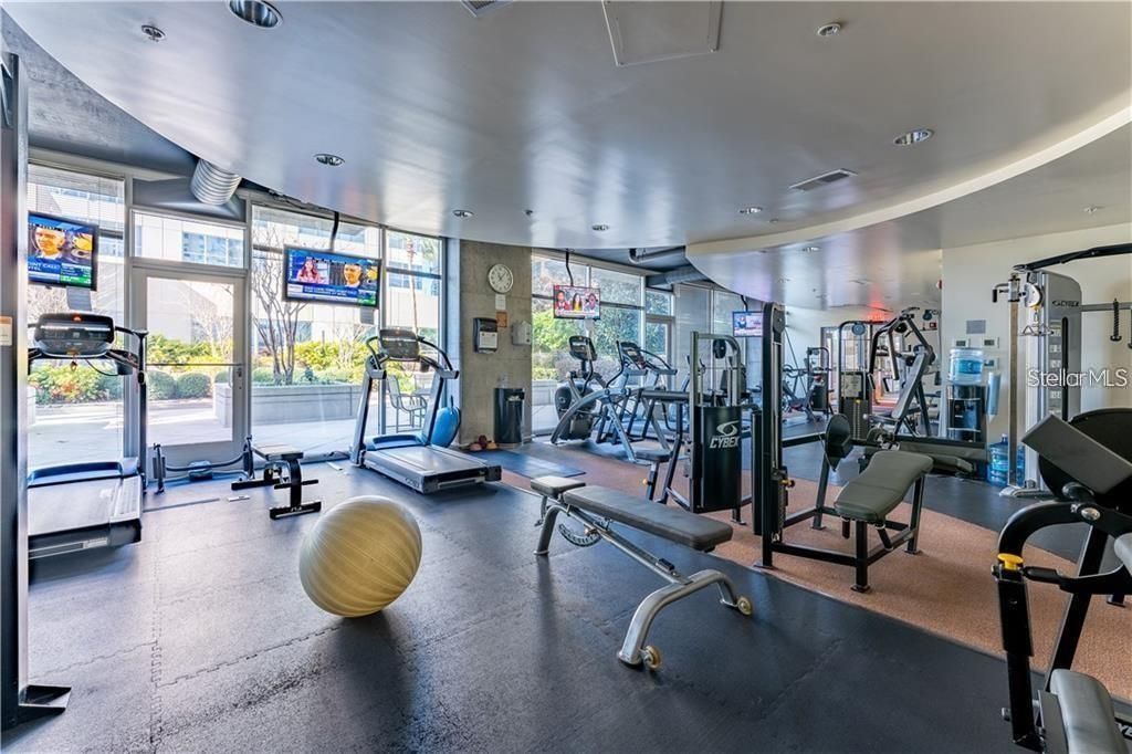 待售: $279,000 (1 贝兹, 1 浴室, 715 平方英尺)