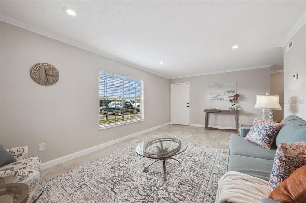 For Sale: $179,758 (1 beds, 1 baths, 730 Square Feet)