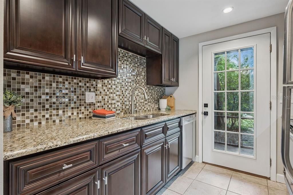 For Sale: $179,758 (1 beds, 1 baths, 730 Square Feet)