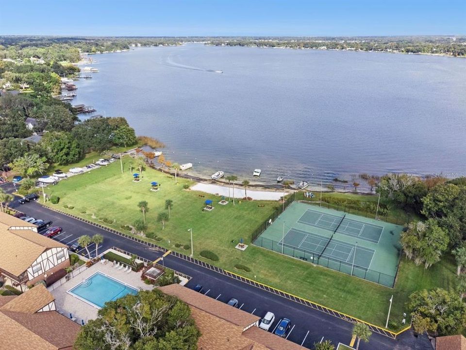 For Sale: $179,758 (1 beds, 1 baths, 730 Square Feet)