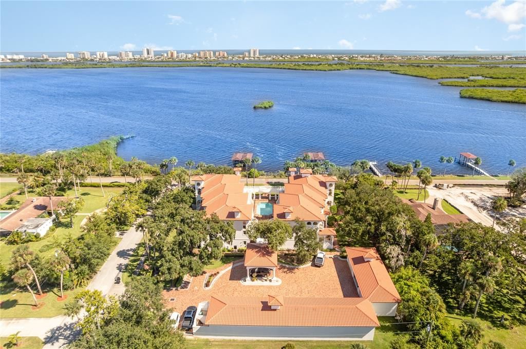 En Venta: $699,000 (4 camas, 2 baños, 2704 Pies cuadrados)