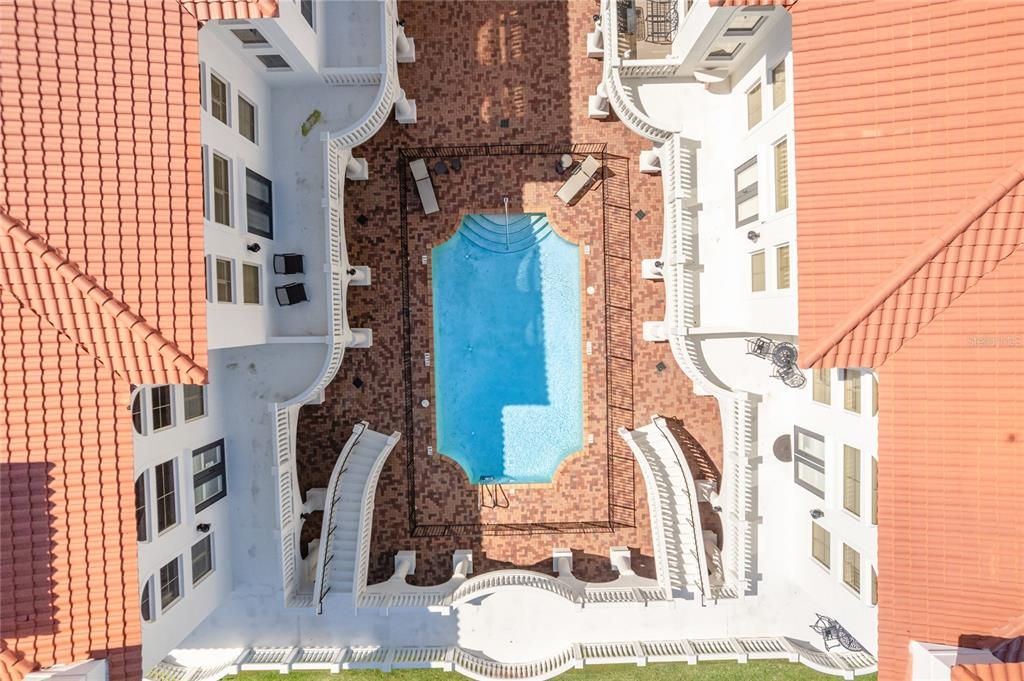 En Venta: $699,000 (4 camas, 2 baños, 2704 Pies cuadrados)