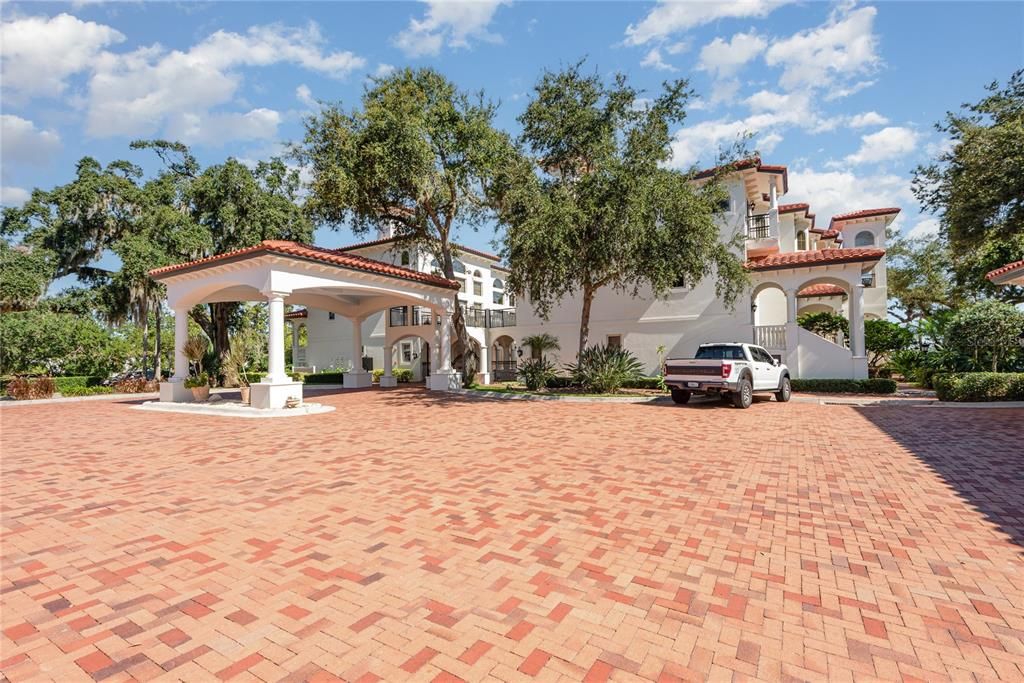 En Venta: $699,000 (4 camas, 2 baños, 2704 Pies cuadrados)