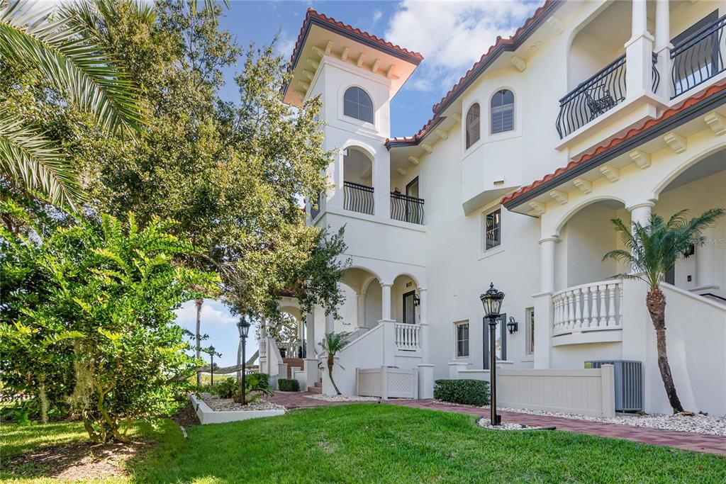 En Venta: $699,000 (4 camas, 2 baños, 2704 Pies cuadrados)