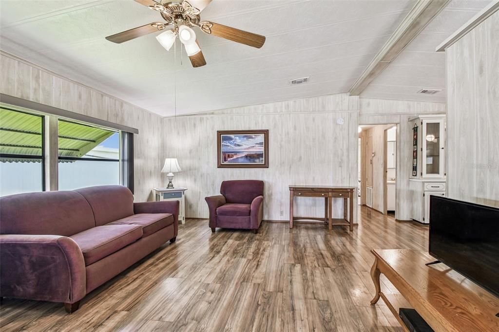 En Venta: $179,000 (2 camas, 2 baños, 864 Pies cuadrados)