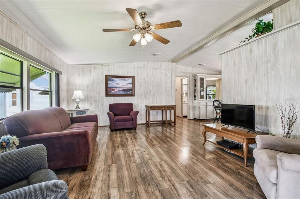 En Venta: $179,000 (2 camas, 2 baños, 864 Pies cuadrados)