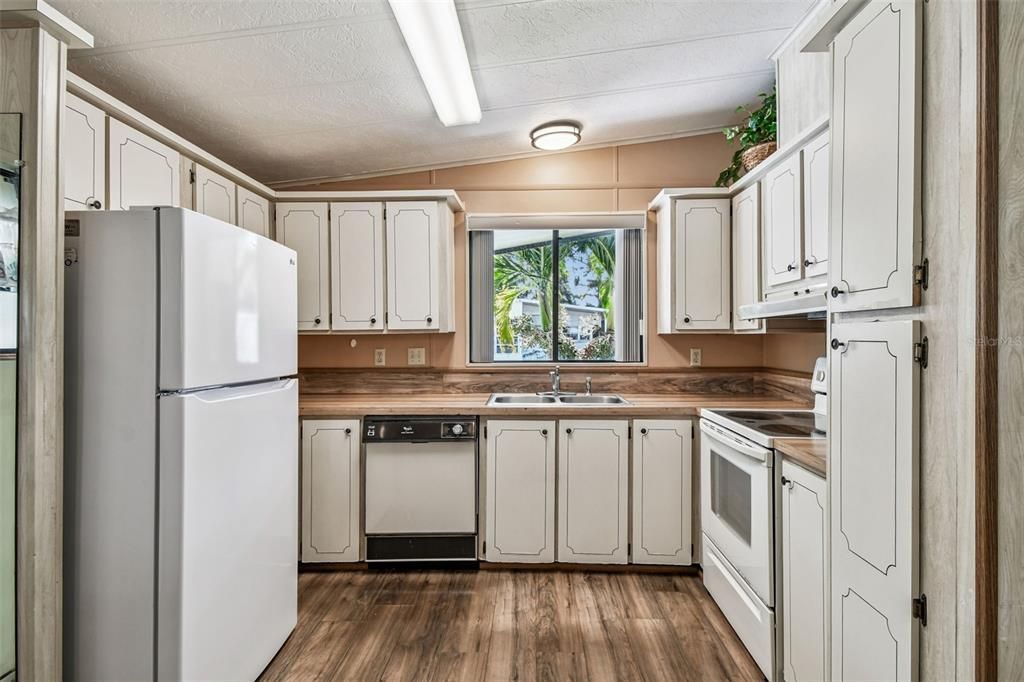 En Venta: $179,000 (2 camas, 2 baños, 864 Pies cuadrados)