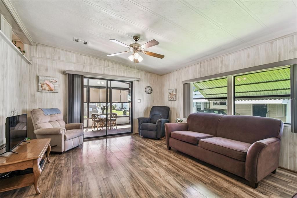 En Venta: $179,000 (2 camas, 2 baños, 864 Pies cuadrados)