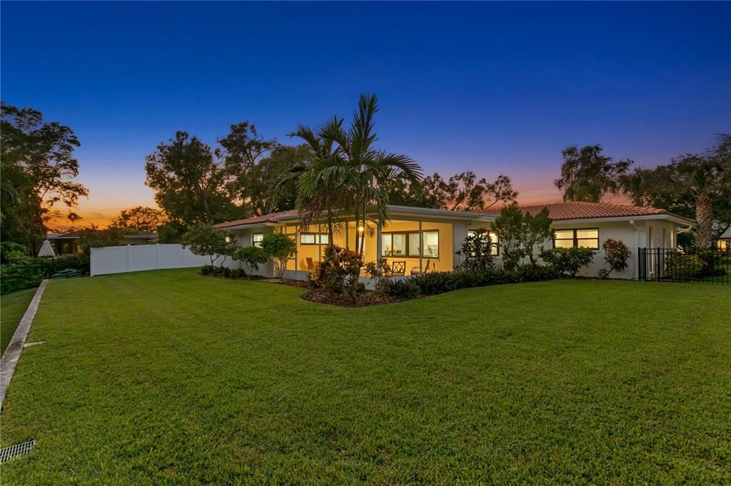 待售: $1,295,000 (4 贝兹, 3 浴室, 2326 平方英尺)