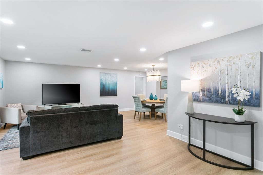 待售: $1,295,000 (4 贝兹, 3 浴室, 2326 平方英尺)