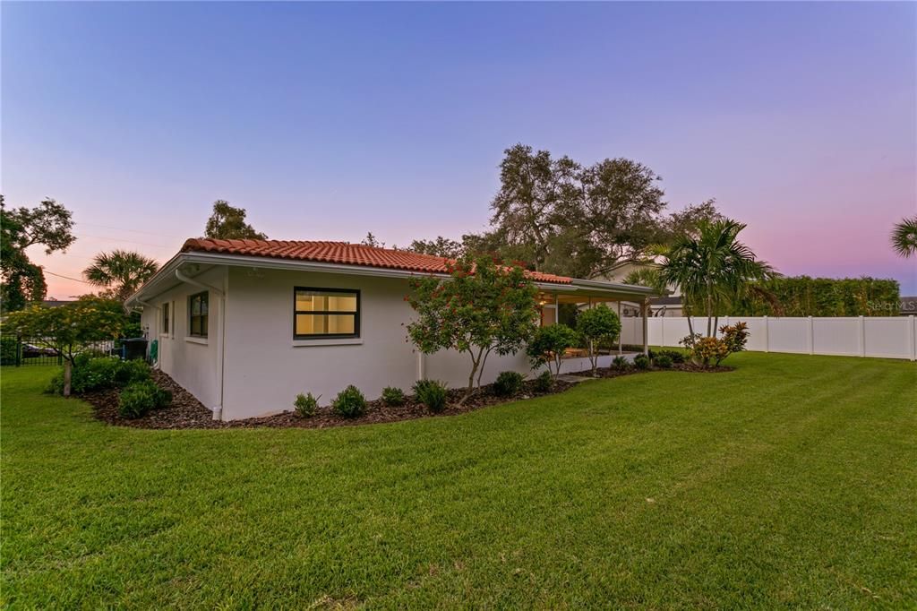 待售: $1,295,000 (4 贝兹, 3 浴室, 2326 平方英尺)