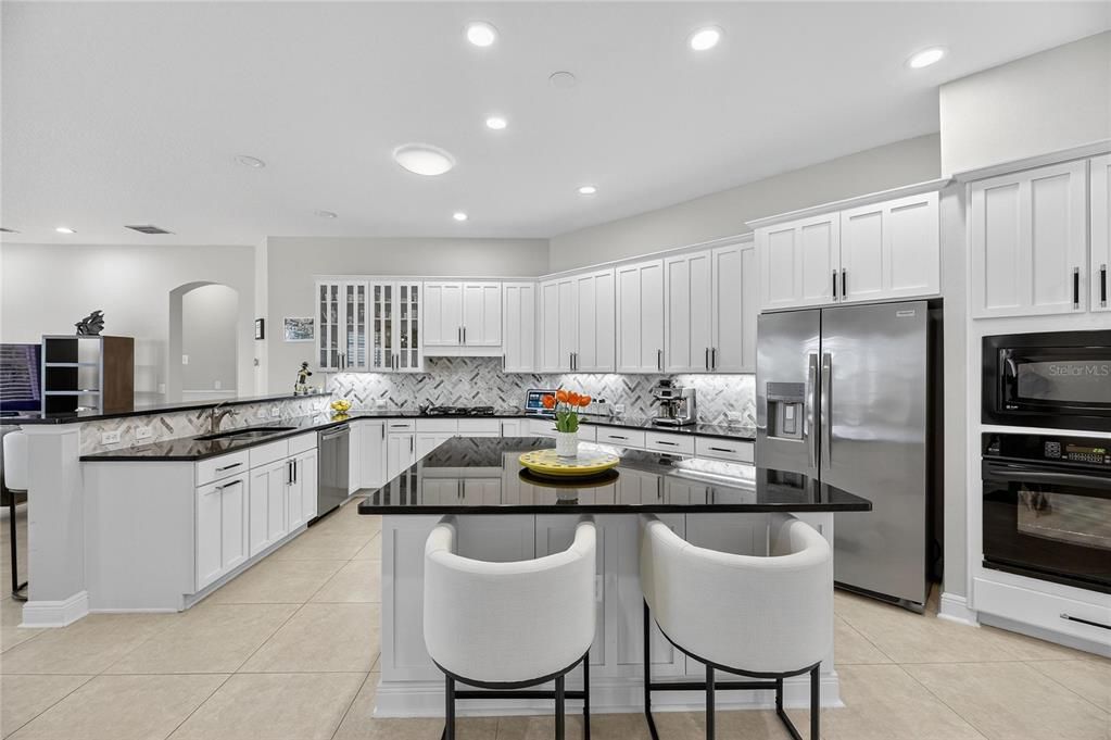 Под контрактом: $1,250,000 (4 спален, 2 ванн, 3549 Квадратных фут)