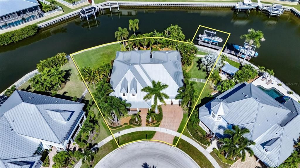 Под контрактом: $1,250,000 (4 спален, 2 ванн, 3549 Квадратных фут)