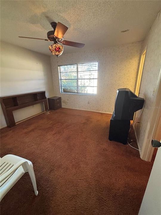 待售: $230,000 (2 贝兹, 2 浴室, 1050 平方英尺)