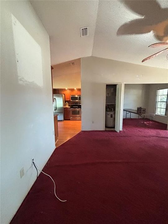 待售: $230,000 (2 贝兹, 2 浴室, 1050 平方英尺)