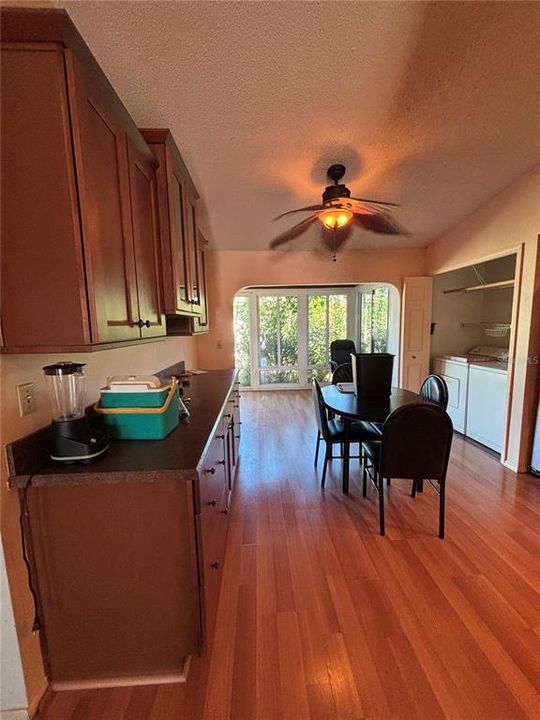 待售: $230,000 (2 贝兹, 2 浴室, 1050 平方英尺)