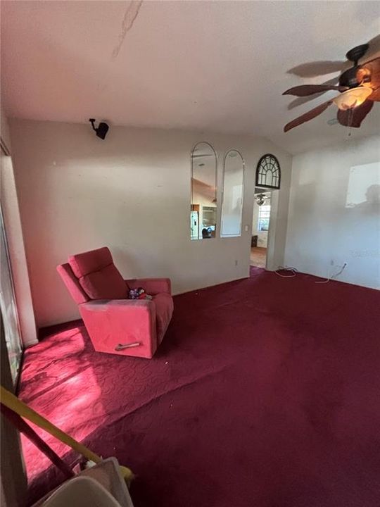 待售: $230,000 (2 贝兹, 2 浴室, 1050 平方英尺)