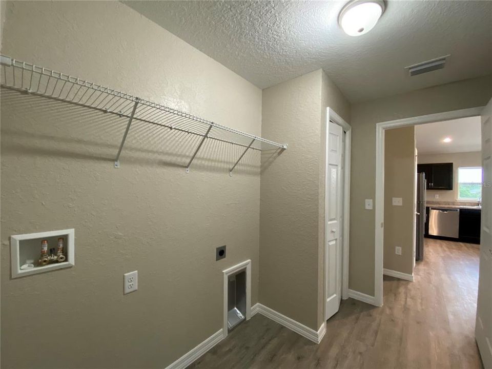 出租: $1,750 (3 贝兹, 2 浴室, 1555 平方英尺)