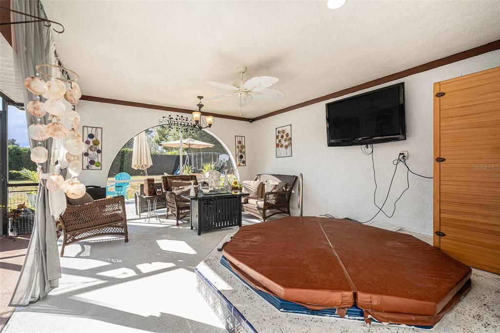 На продажу: $415,000 (3 спален, 2 ванн, 1933 Квадратных фут)