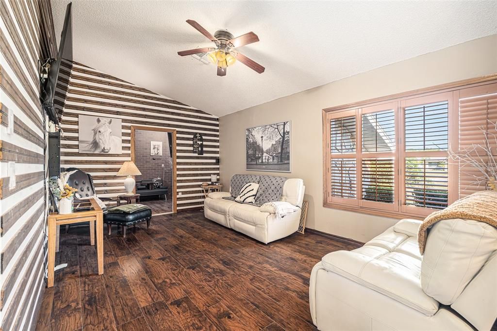 На продажу: $415,000 (3 спален, 2 ванн, 1933 Квадратных фут)