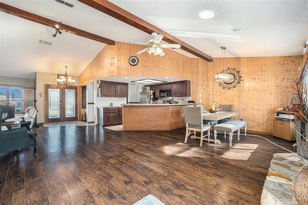 На продажу: $415,000 (3 спален, 2 ванн, 1933 Квадратных фут)