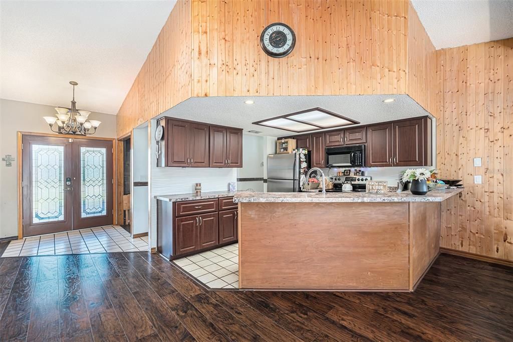 На продажу: $415,000 (3 спален, 2 ванн, 1933 Квадратных фут)