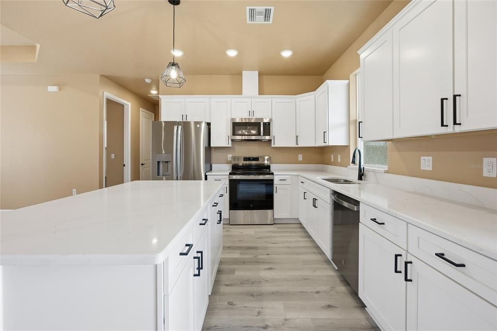 待售: $375,000 (3 贝兹, 2 浴室, 1820 平方英尺)